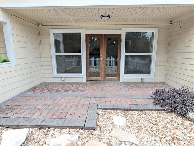 Building Photo - 1818 S Lakeshore Blvd