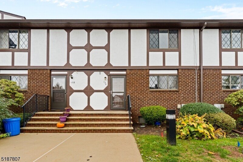 Primary Photo - 176 Wildflower Ln