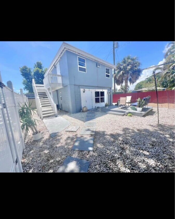 Primary Photo - 1441 NE 3rd Ave