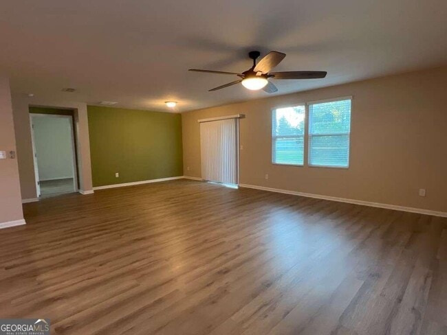 Building Photo - Act Fast on this Beautiful 4BR/2BA