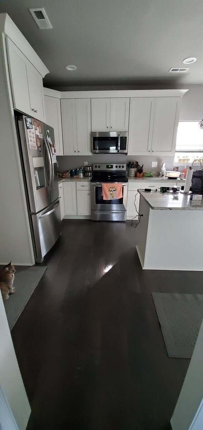 Building Photo - 63 Sycamore Ave