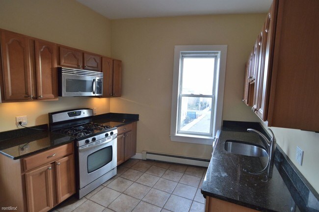 Building Photo - 17 Savin Hill Ave