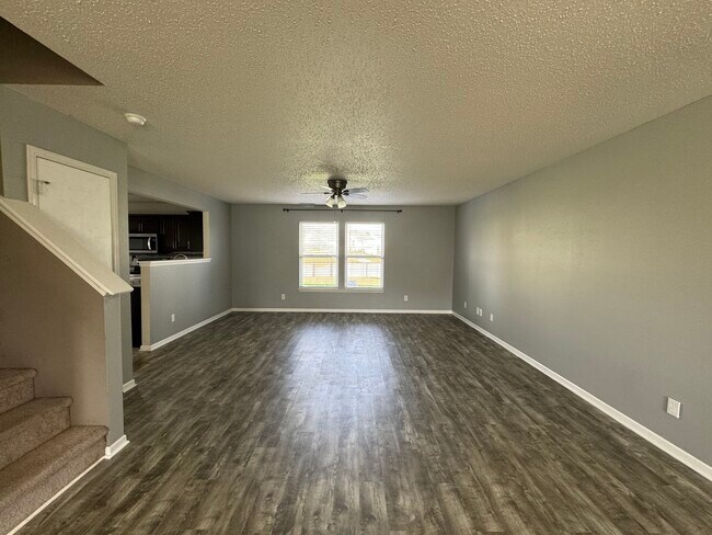 Foto del edificio - 5508 Floating Leaf Dr