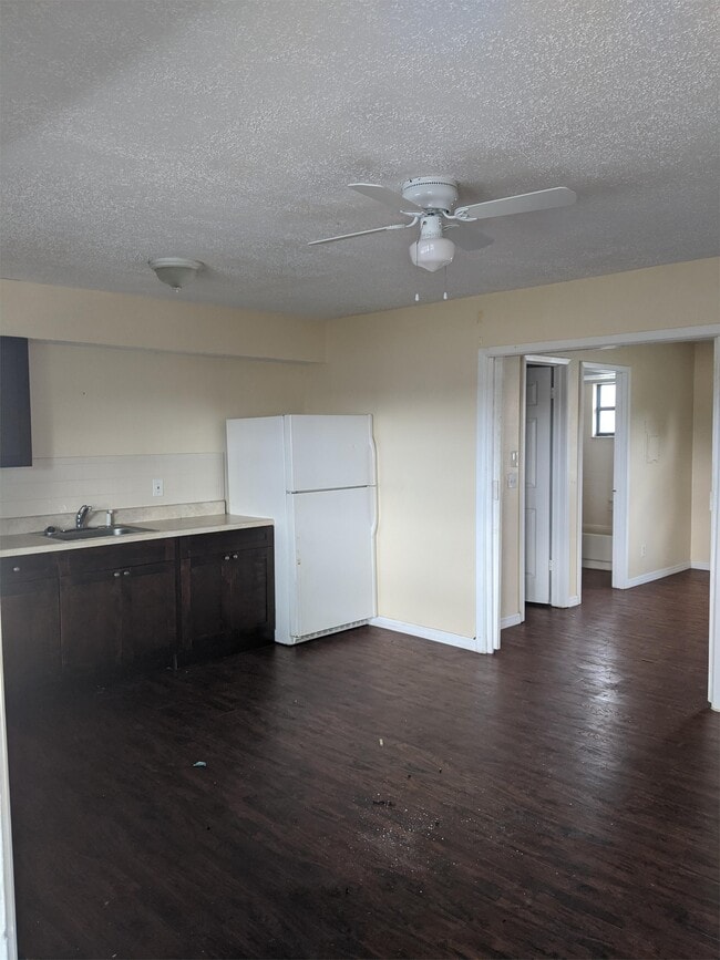 Building Photo - 8710 SE Mayo Dr