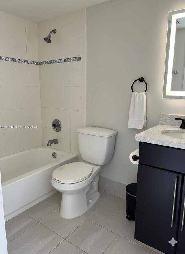 Building Photo - 1630 Embassy Dr