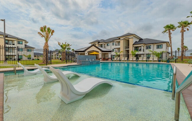 Building Photo - La Sienna Apartments