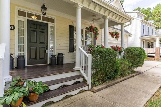 Building Photo - Gorgeous 4BD, 2.5BA Apex Home in an HOA Community with Amenities & Near Shopping, Dining, and Int...