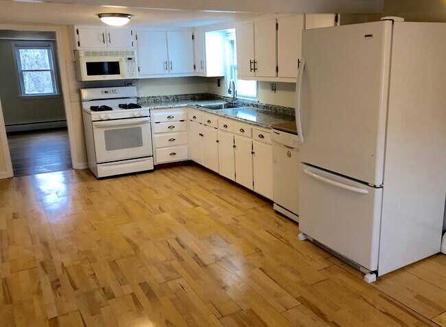 Kitchen - 323 Church St