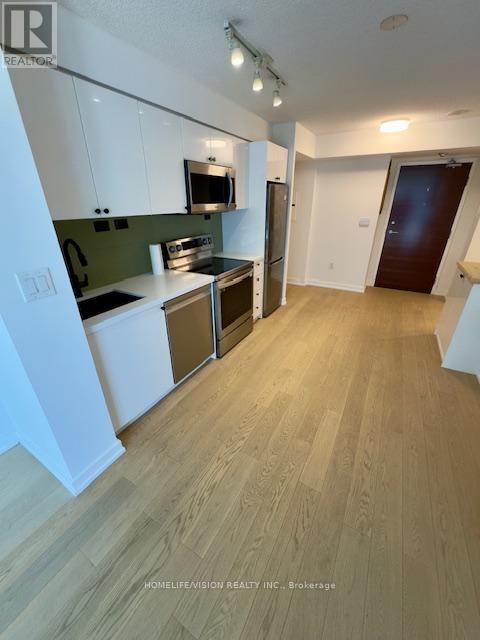 Building Photo - 10 Capreol Ct