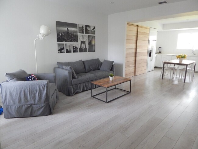 Foto del edificio - Exquisite 2/2 condo in Art Deco style building