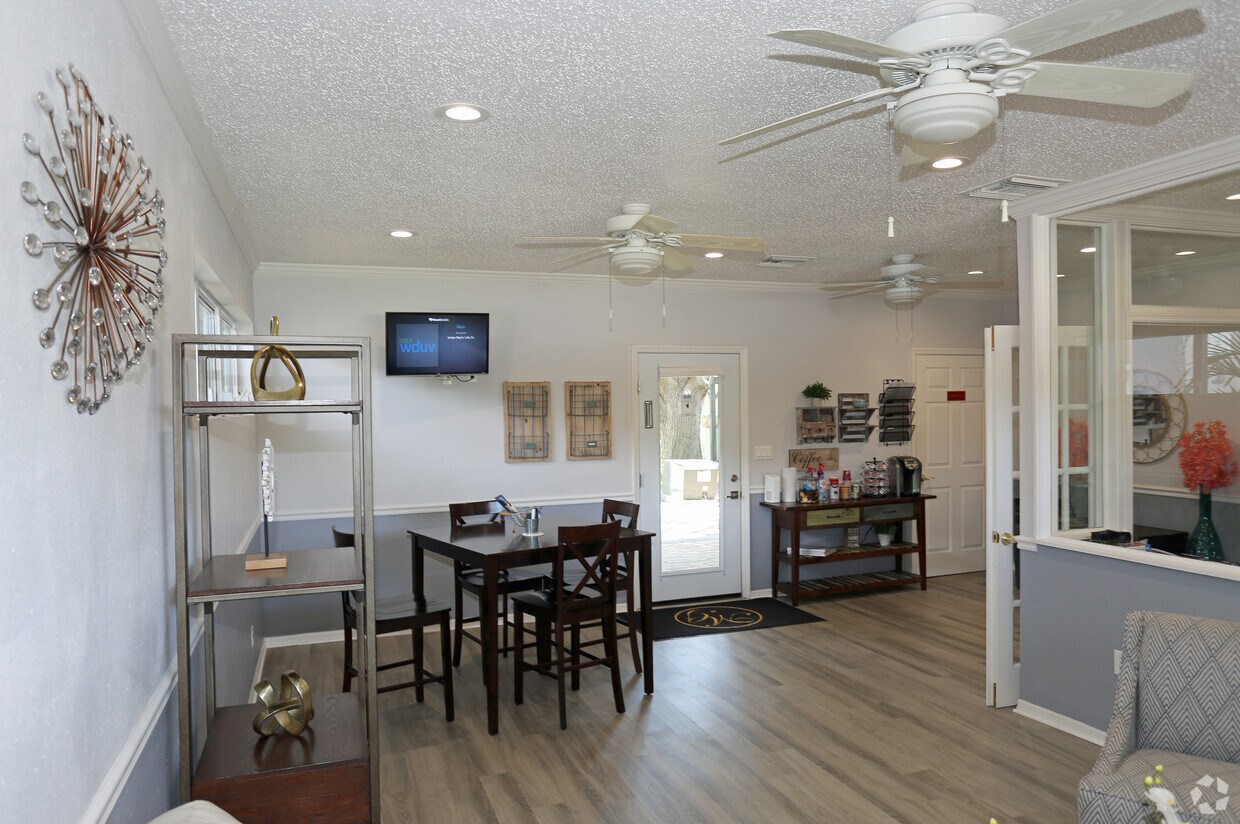 Armature Square Apartments Apartments 4201 49th St N Saint Petersburg