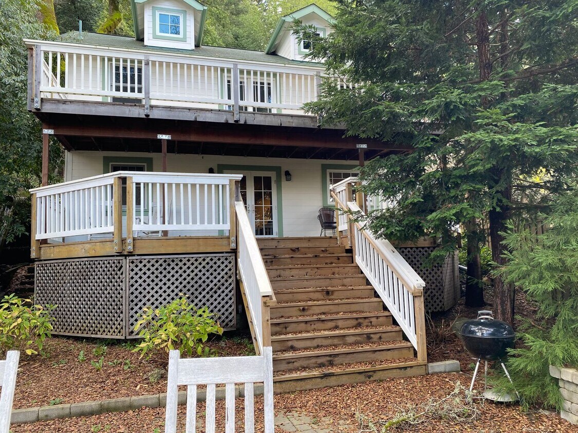 Vintage carriage house, furnished and upgr... House Rental in