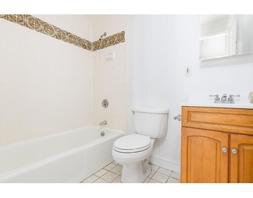 Building Photo - 462 Beacon St
