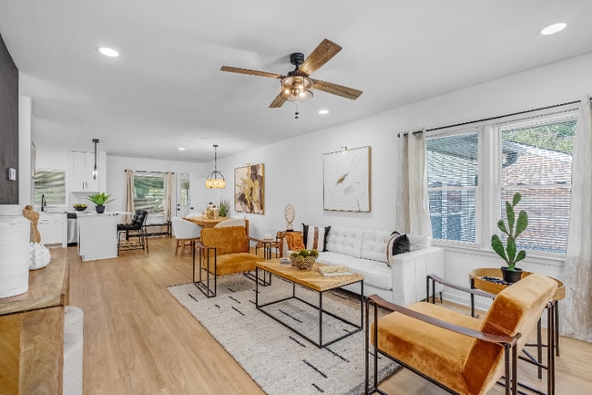 Building Photo - 2933 Cloverhurst Dr