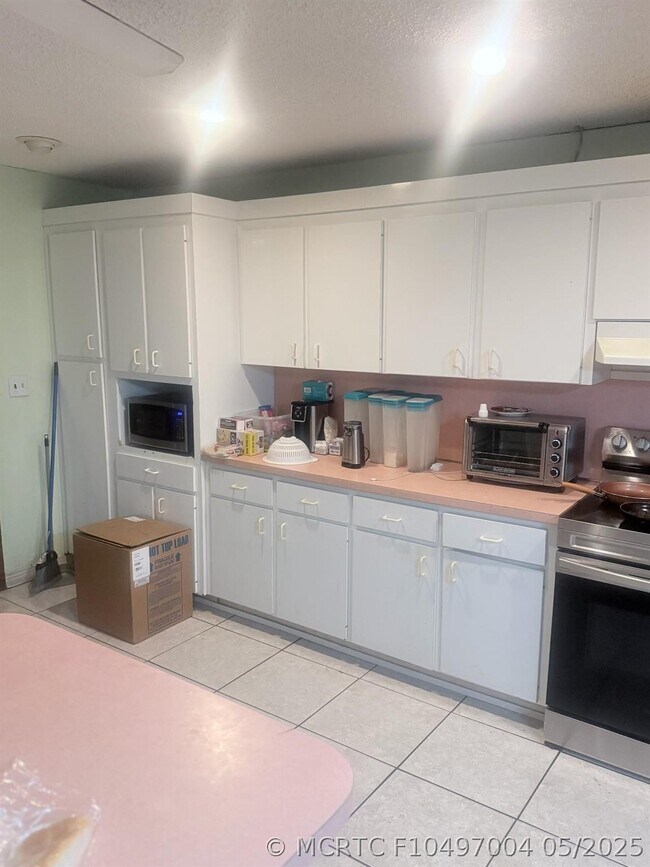 Building Photo - 12975 NW 18th Ct