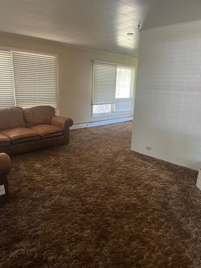 Foto del edificio - 4 BDR, 2.5 bath