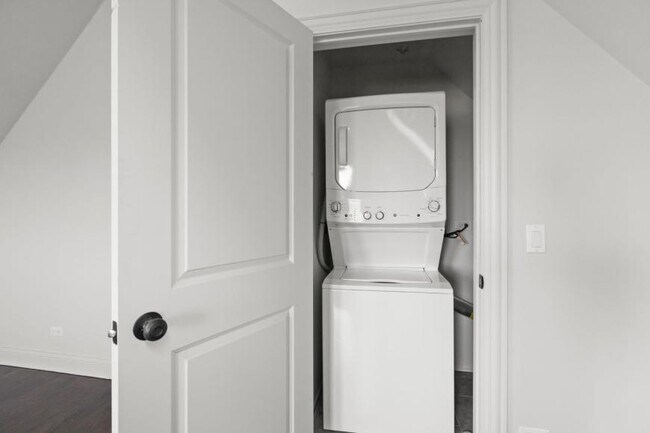 Foto del edificio - 2 bedroom in Chicago IL 60618