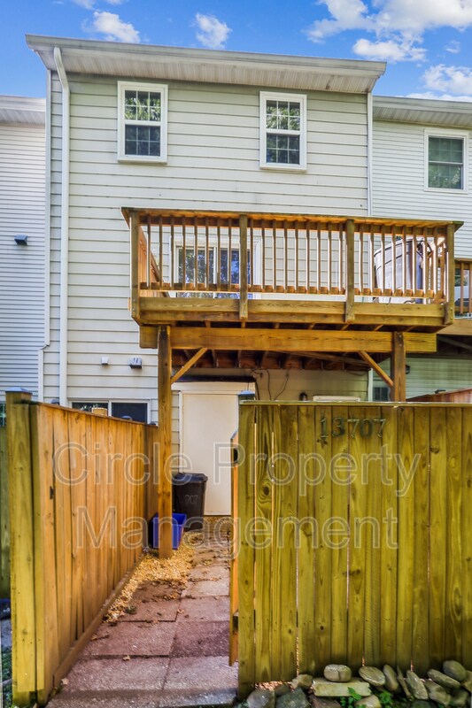 13707 Flowing Brook Ct, Chantilly, VA 20151 Condo for Rent in