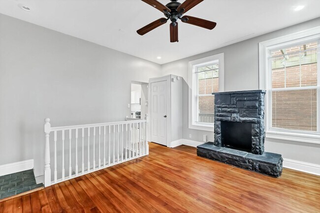 Foto del edificio - Huge Renovated 1 Bedroom SFD in South Tower Grove