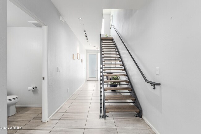 Foto del edificio - 2740 E Roma Ave
