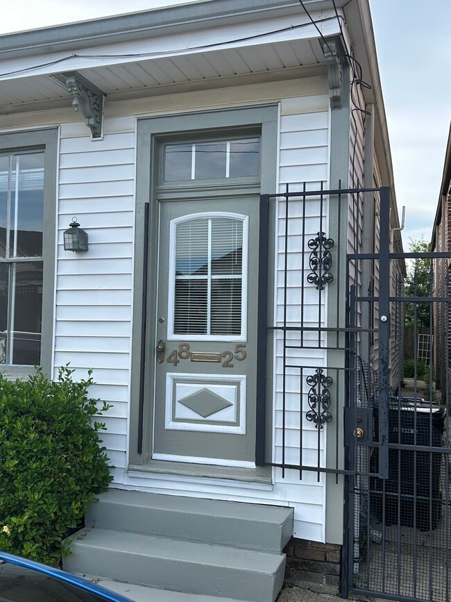 Building Photo - 4825 Perrier St