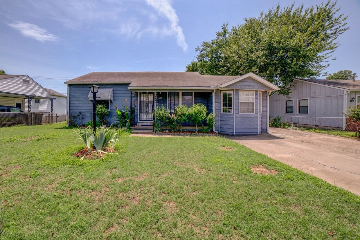 Primary Photo - Beautiful 3 Bedroom Home