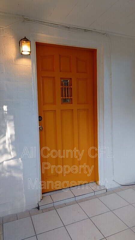 Building Photo - 637 Vassar St