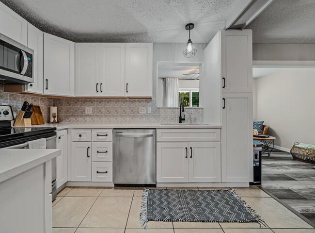 Foto del edificio - 301 Deerpoint Dr