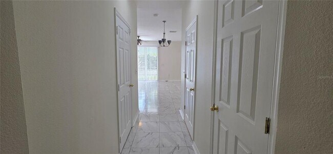 Building Photo - 2027 Strathmill Dr