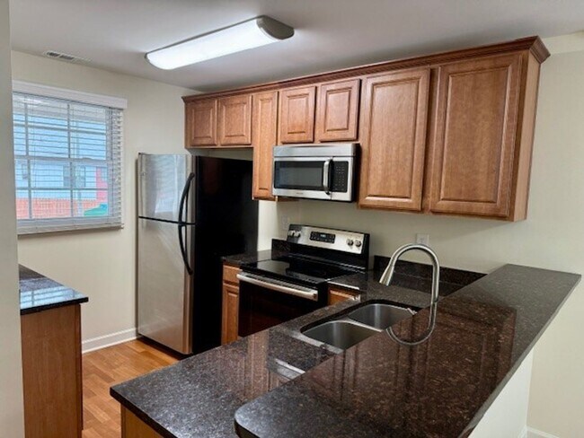 Foto del edificio - 1348 Green Oaks Ln