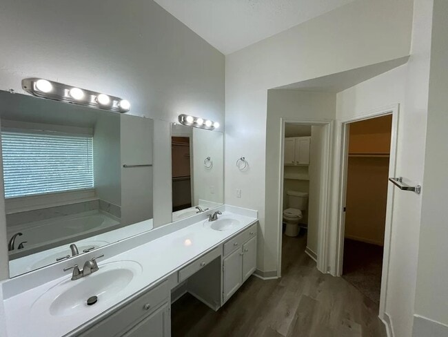 Building Photo - 6235 Sandy Hollow Dr