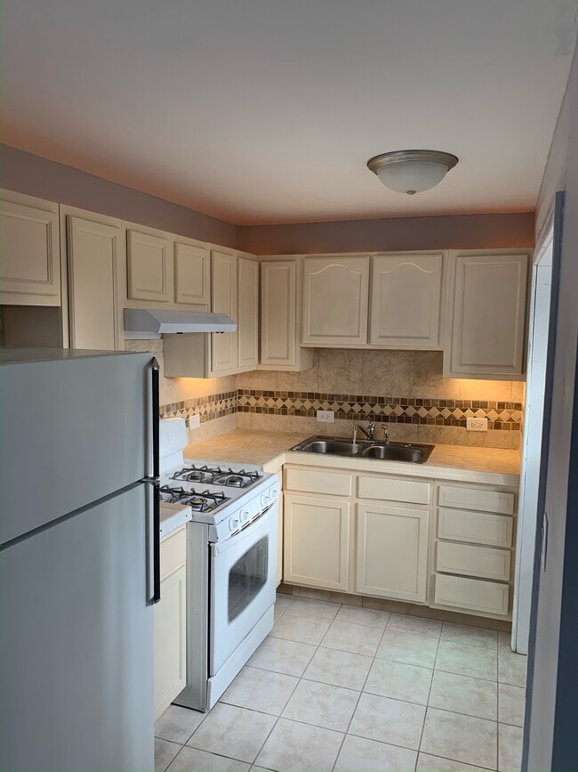 Building Photo - 2323 Marshalltown Ln