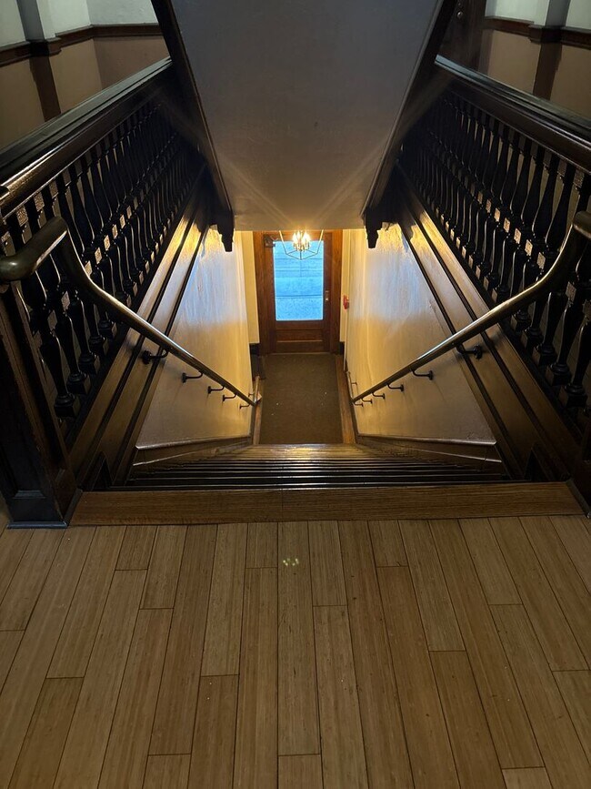 Foto del edificio - Modern Spacious Studio Apartment in the Rosenmiller Building in Downtown York City!