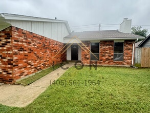 Building Photo - 744 Royal Ln