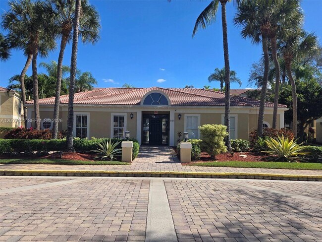 Foto del edificio - 733 Riverside Dr