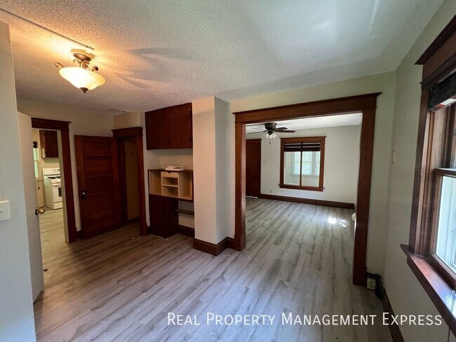 Foto del edificio - 925 N Blauvelt Ave