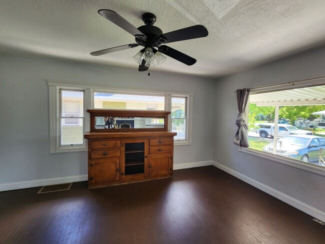Building Photo - HONEY! Stop Scrolling! - FABULOUS!!!! Downtown SLC 3 bd house!