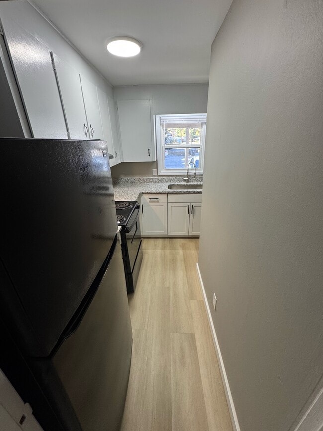 Building Photo - 123 Aqua Ct