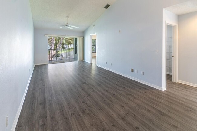 Building Photo - 2 Bedroom- 2 Bath condo with a beautiful l...