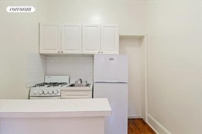 Building Photo - 212 W 16th St