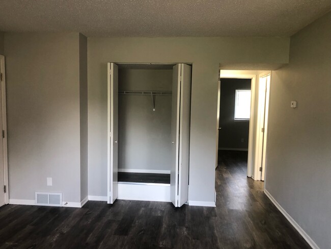 Building Photo - 4933 Jersey Ridge Rd