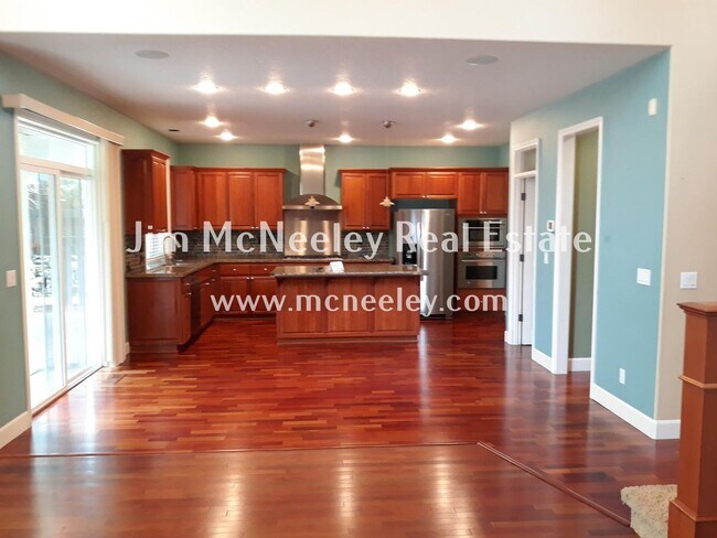 Foto del edificio - 4 br, 3 bath House - 13629 NW Stonebridge Dr