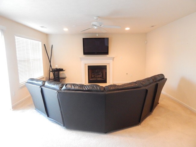 Building Photo - 886 Charlotte Dr. Newport News, VA 23606