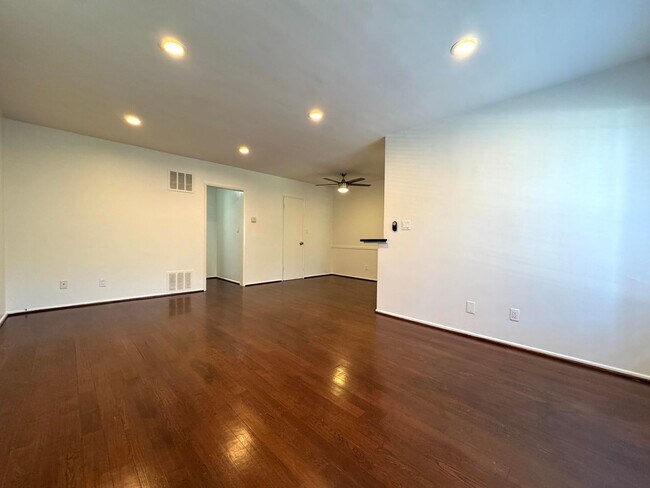 Foto del edificio - ONE MONTH FREE! Spacious 1 Bedroom in West Hollywood