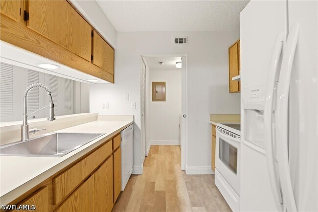 Foto del edificio - 9570 Green Cypress Ln