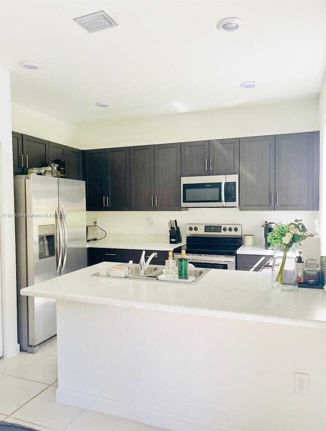 Foto del edificio - 2624 SE 11th Ct