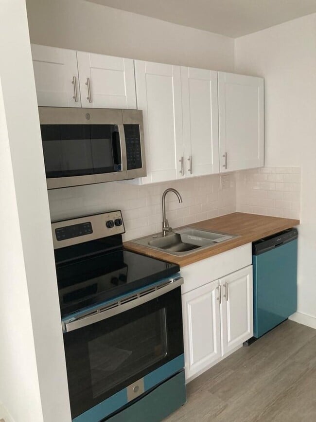 Foto del edificio - Cozy 2-Bedroom Apartment with Convenient A...