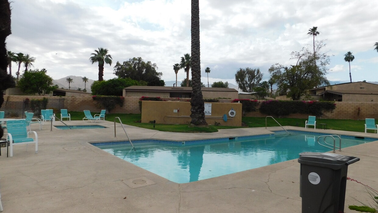Primary Photo - 74193 Santa Rosa Cir
