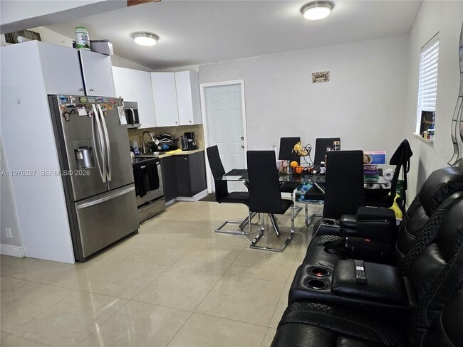 Foto del edificio - 6744 SW 21st St