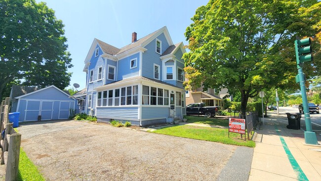 Building Photo - 576 Trapelo Rd